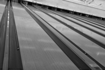 Laru Bowling Lanes