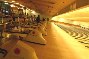 Bowlaway Lanes & Casino